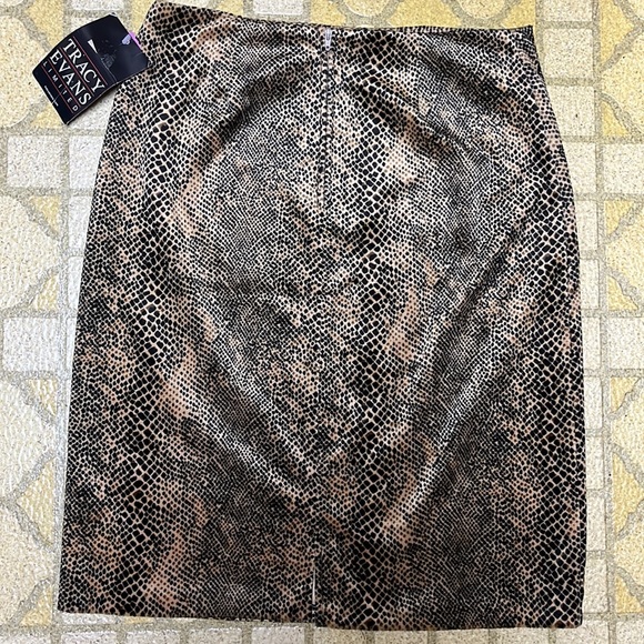New Tracy Evans python print skirt - Picture 10 of 15
